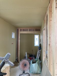 間口6ｍ　30坪　２階建ての家　石膏ボード・断熱材工事