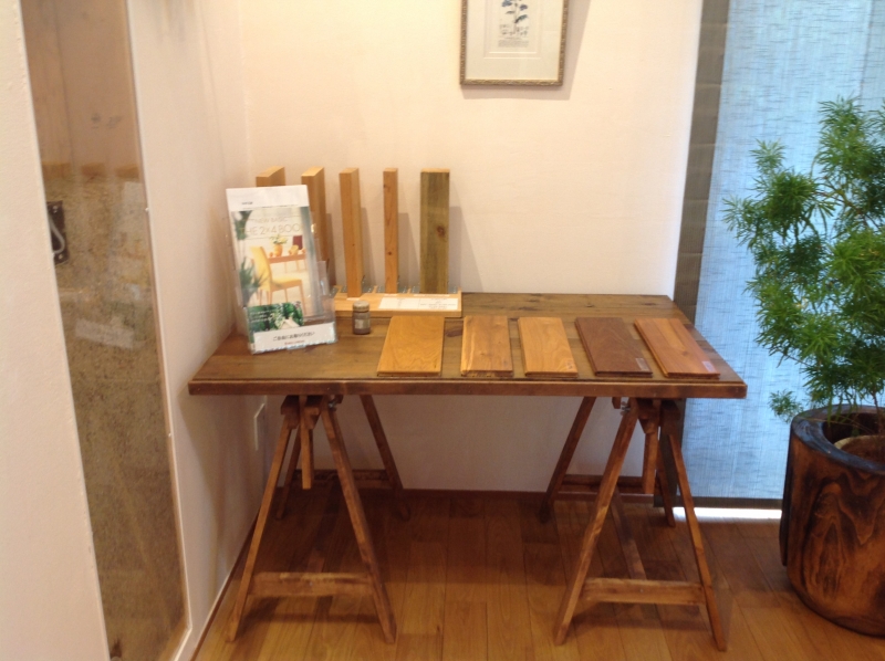展示コーナー模様替え